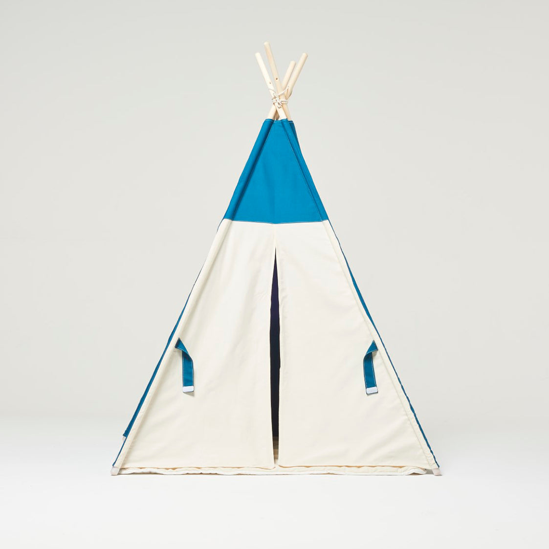 Tienda de juegos tipi azul oscuro y blanco con cojín